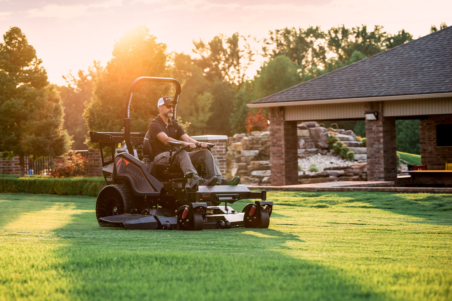 Spartan KGZ-XD 61" COMMERCIAL ZERO-TURN MOWER W/ Vanguard (40 HP EFI) (SKXD161994VO)