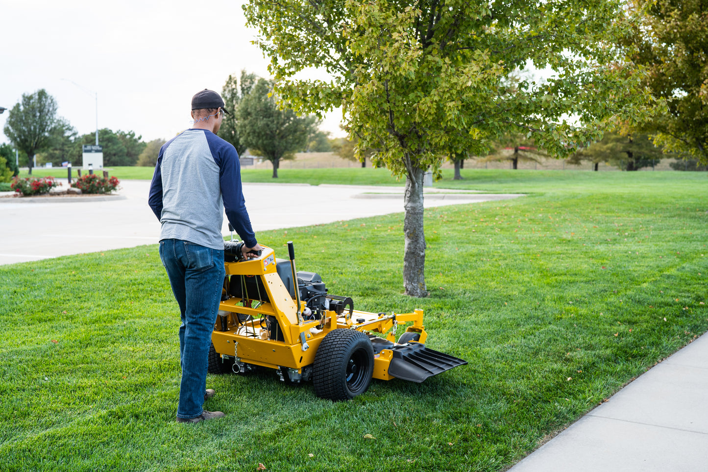 HUSTLER TRIMSTAR 48" COMMERCIAL WALK-BEHIND MOWER W/ Kawasaki FS600 (18.5HP) 939504