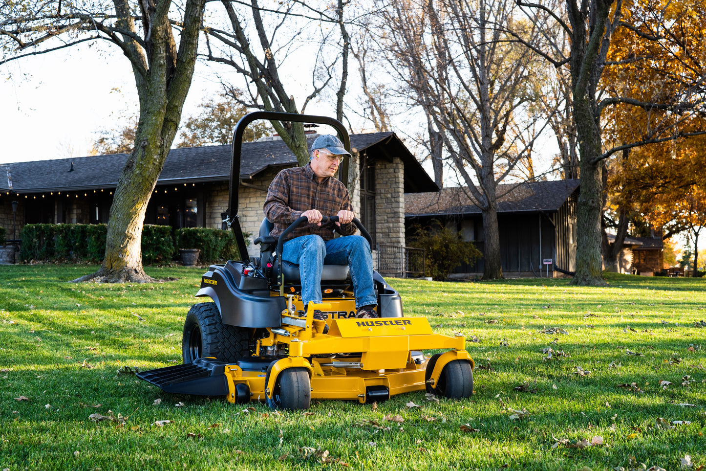 HUSTLER FASTRAK 54" COMMERCIAL ZERO-TURN MOWER W/ KAWASAKI FT691 (22HP) 941732