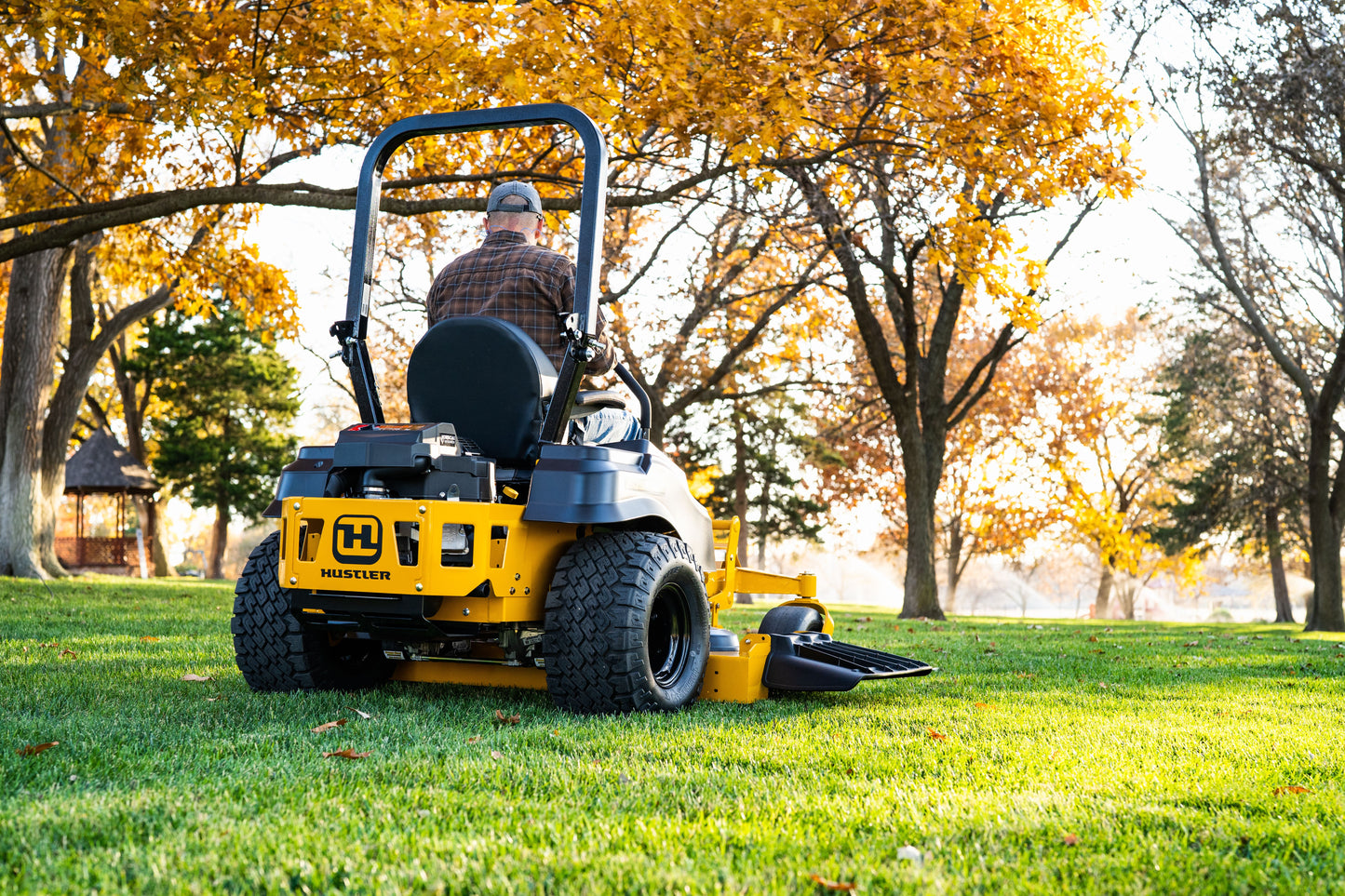 HUSTLER FASTRAK 54" COMMERCIAL ZERO-TURN MOWER W/ KAWASAKI FT691 (22HP) 941732