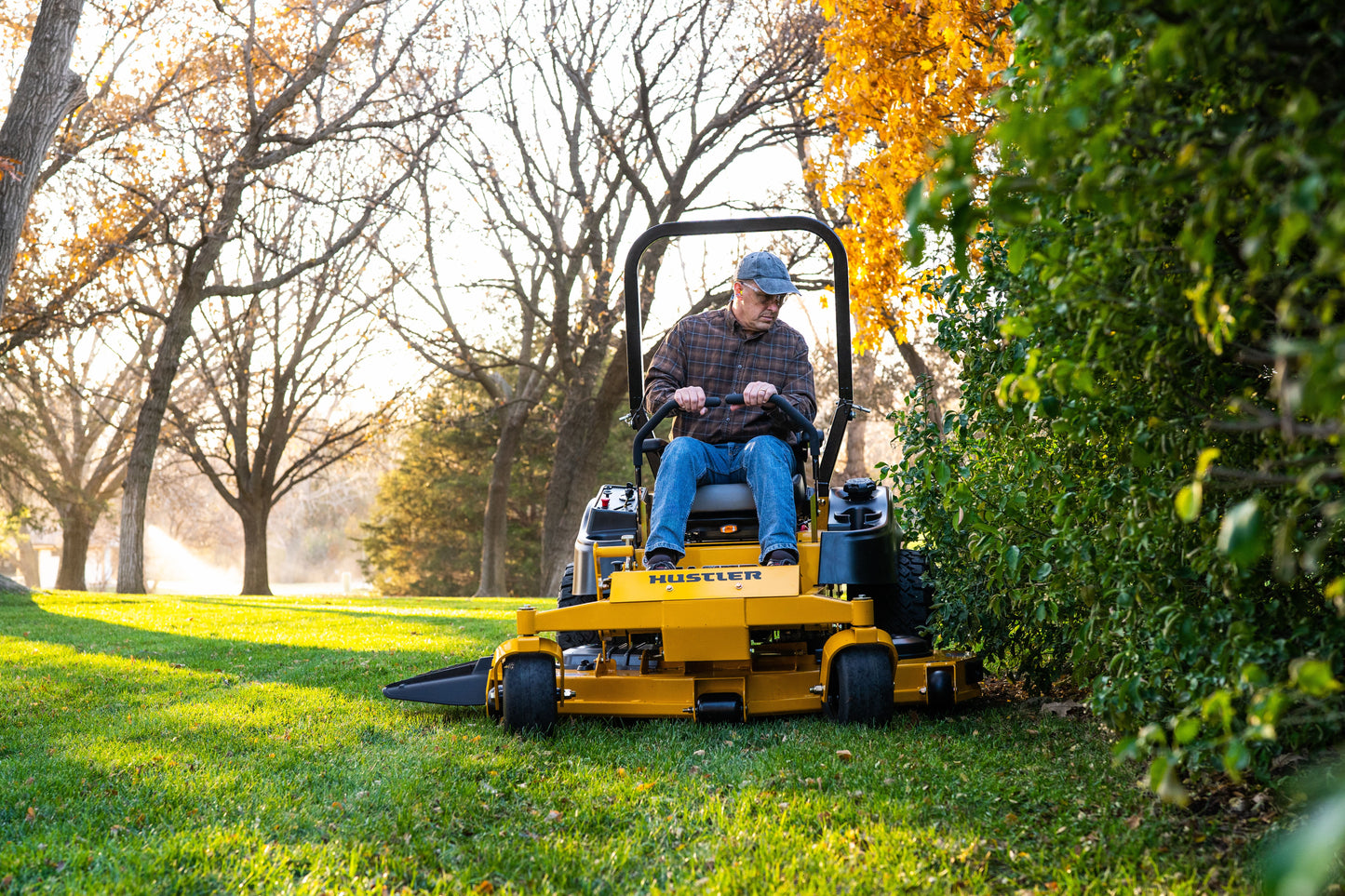 HUSTLER FASTRAK 54" COMMERCIAL ZERO-TURN MOWER W/ KAWASAKI FT691 (22HP) 941732