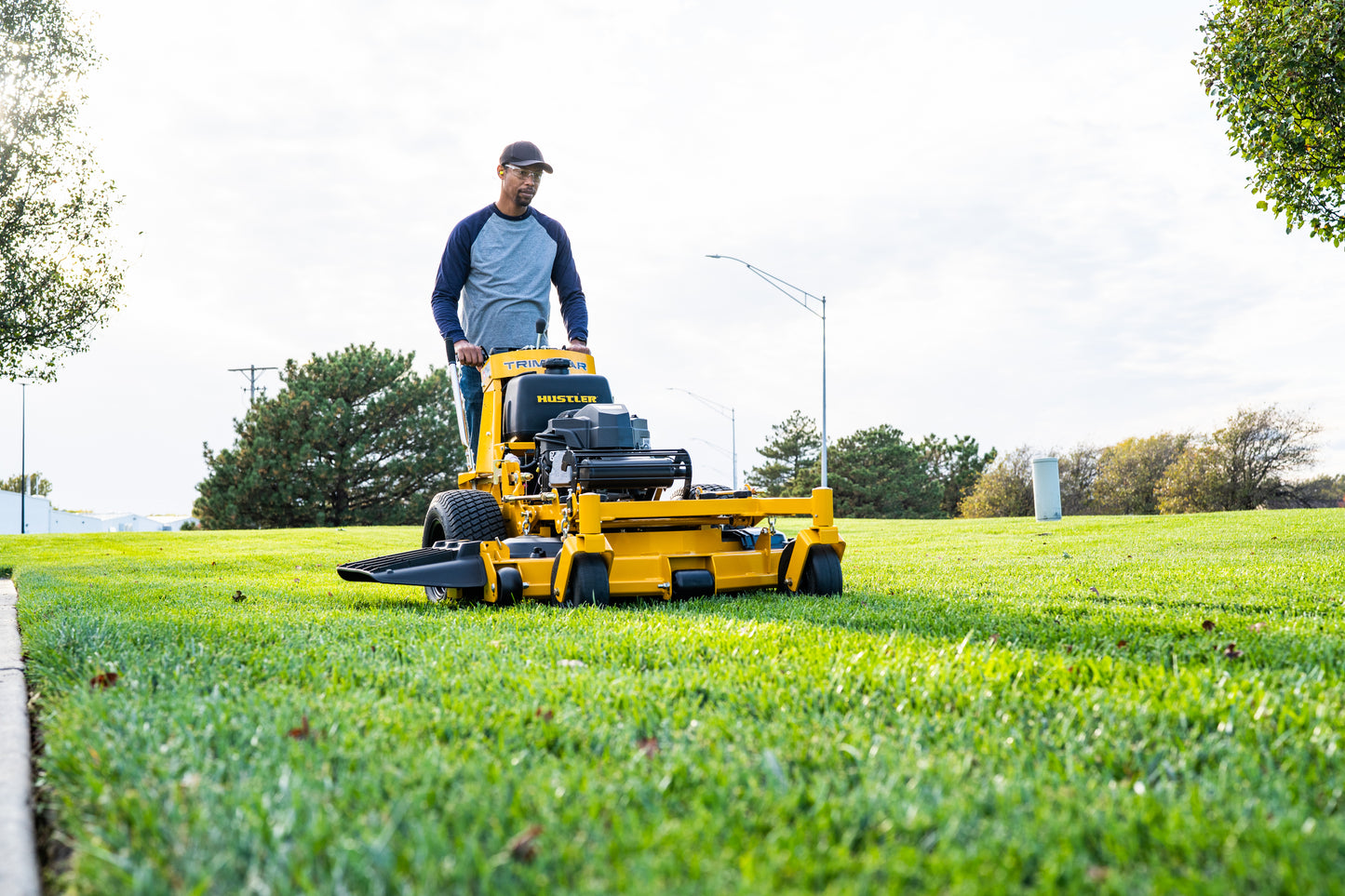 HUSTLER TRIMSTAR 48" COMMERCIAL WALK-BEHIND MOWER W/ Kawasaki FS600 (18.5HP) 939504