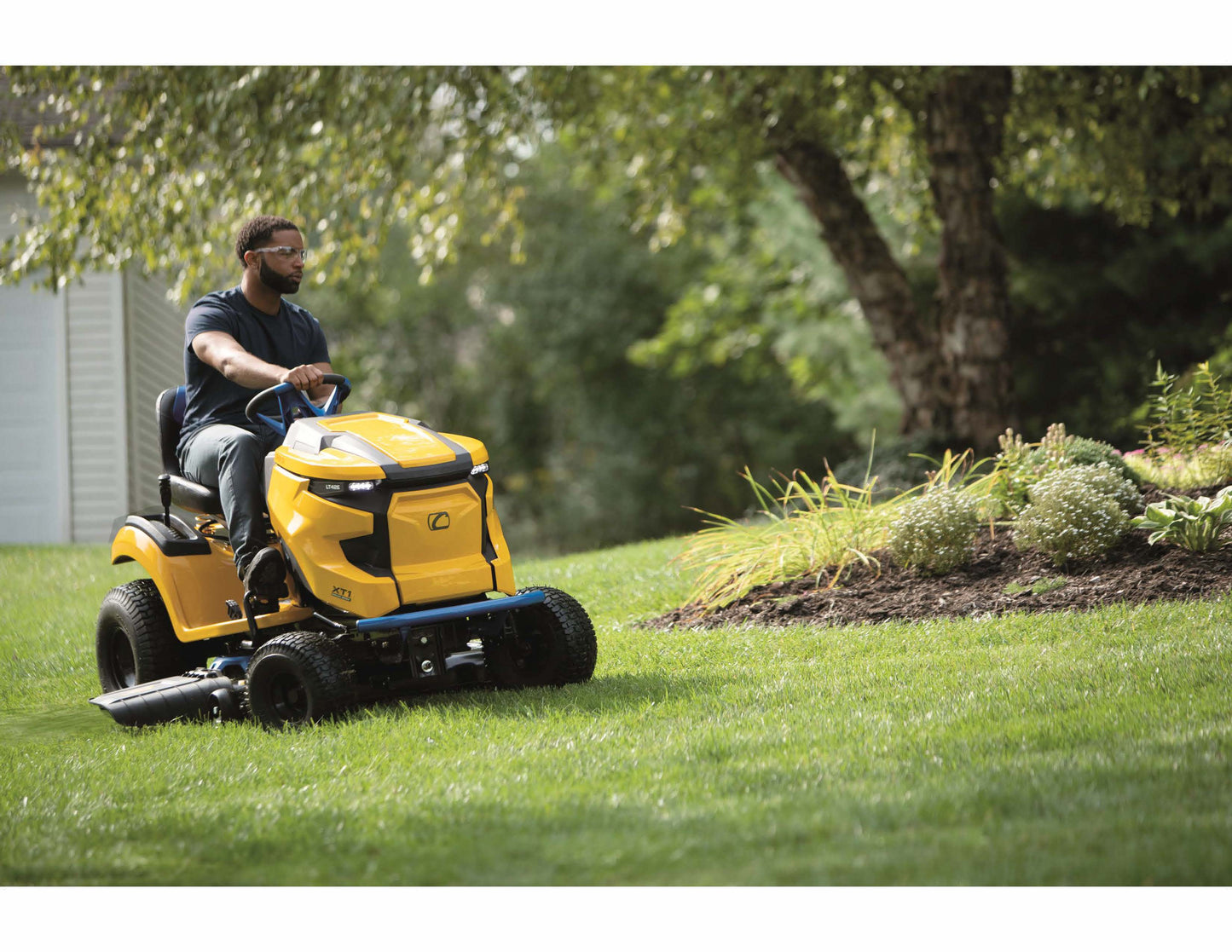 CUB CADET XT1 LT42E 42" ELECTRIC RESIDENTIAL RIDING MOWER (33ABA7ES710)