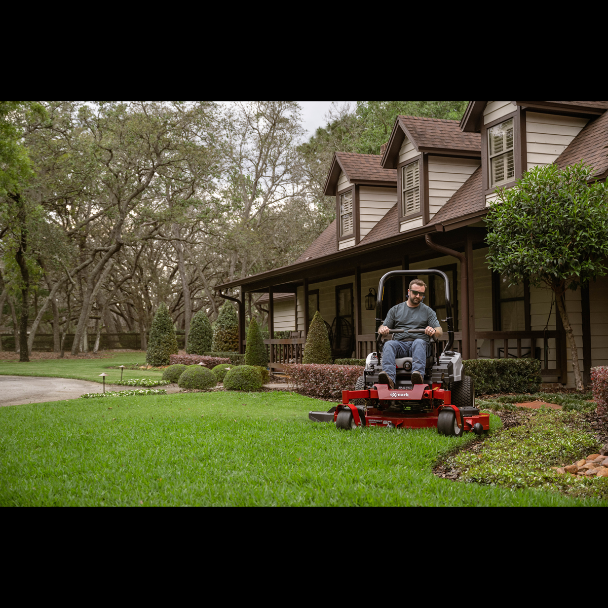 EXMARK RADIUS S 60" COMMERCIAL ZERO TURN, MOWER W/ KAWASAKI FX730V (23.5hp) (RZS730GKA603A3)