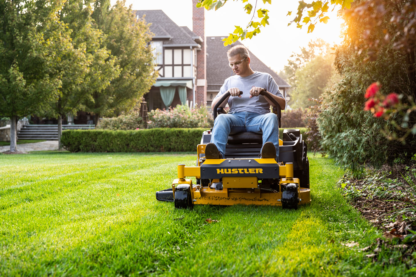 HUSTLER RAPTOR X 54" RESIDENTIAL ZERO-TURN MOWER W/ KAWASAKI FR651 (21.5HP)