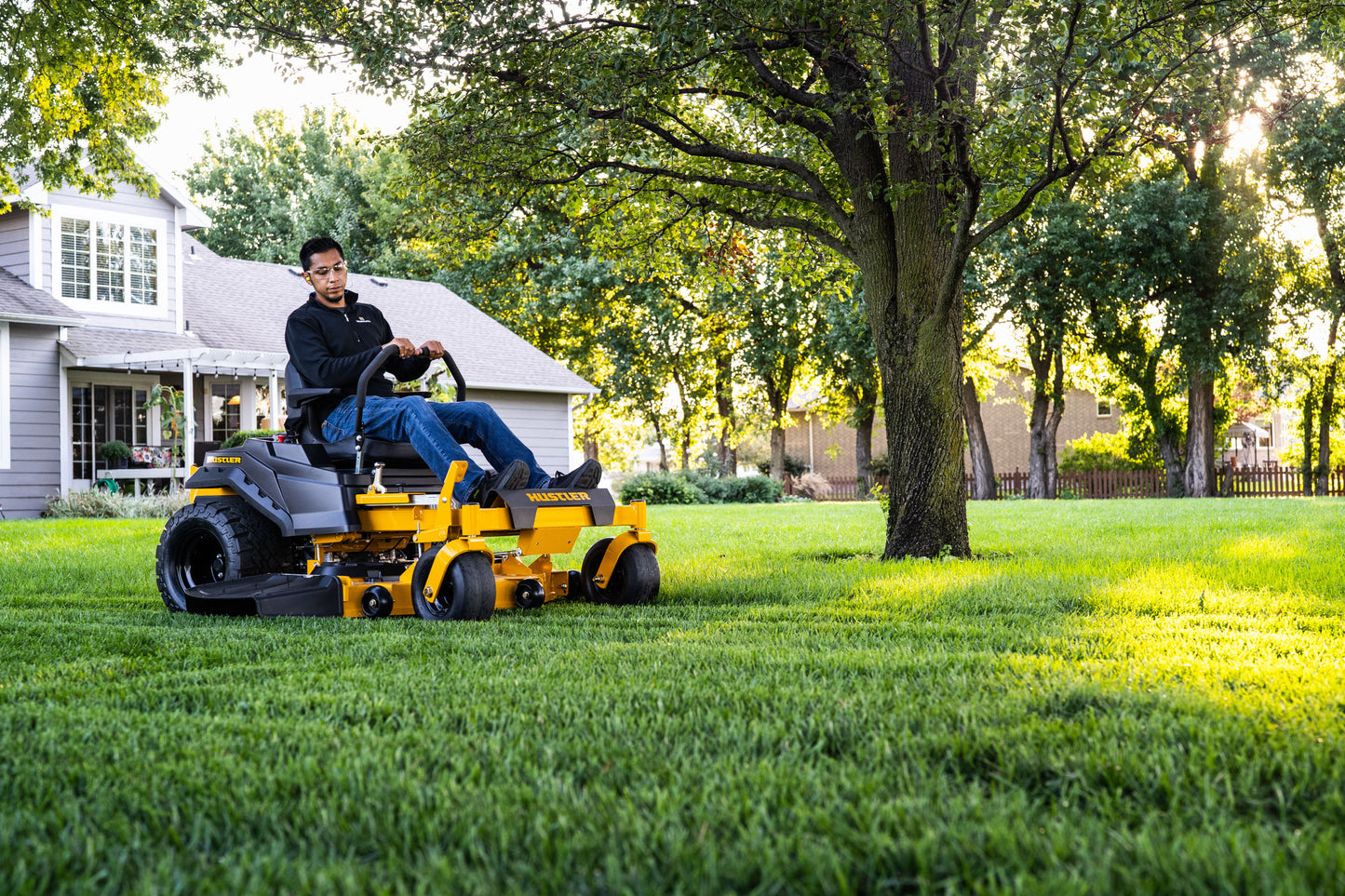 HUSTLER RAPTOR XD 42" RESIDENTIAL ZERO-TURN MOWER W/ KAWASAKI FR651 (21.5HP)